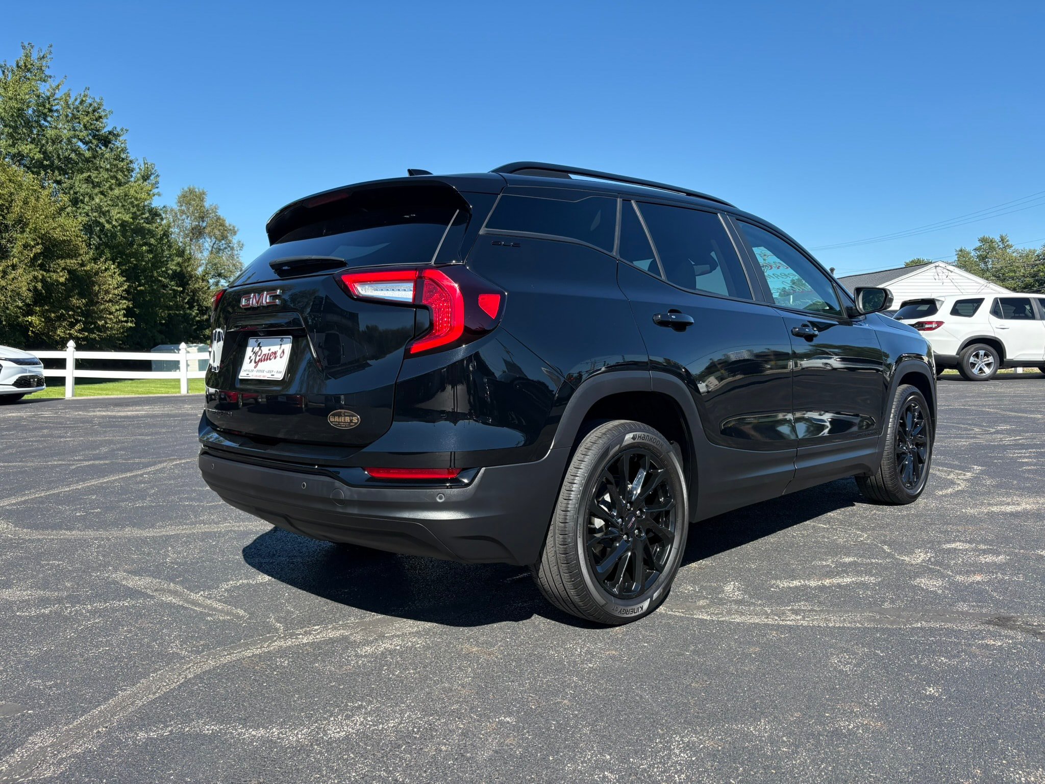 Used 2023 GMC Terrain SLE w/ Driver Convenience Package FWD image 12