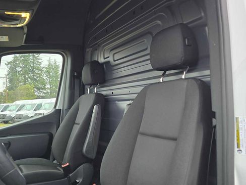 Used 2025 Mercedes-Benz Sprinter 2500 image 23