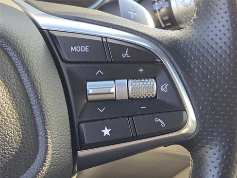 Used 2025 Genesis G70 2.5T image 32