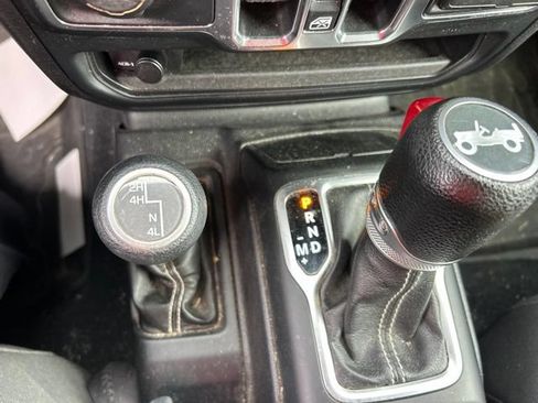 Used 2018 Jeep Wrangler Unlimited Sahara AWD/4WD image 17