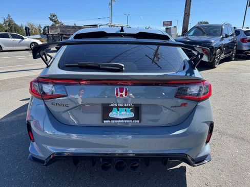 Used 2023 Honda Civic Type R image 5