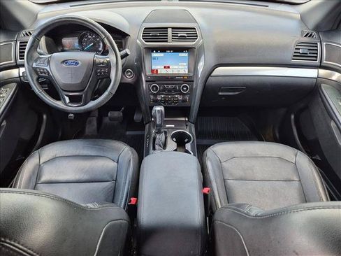 Used 2018 Ford Explorer XLT w/ Equipment Group 202A AWD/4WD image 18