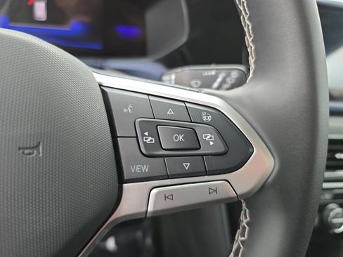 Certified 2024 Volkswagen Taos SE image 17