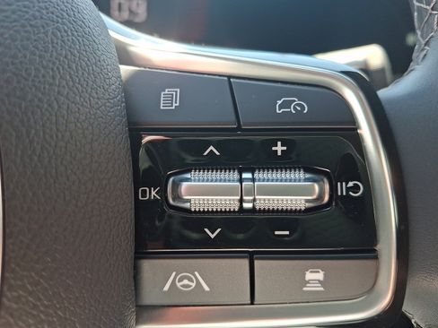 Used 2025 Kia Sorento S AWD/4WD image 19