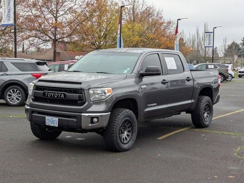 Used 2017 Toyota Tundra Limited w/ Limited Premium Package image 9