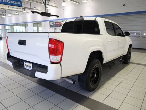 Used 2017 Toyota Tacoma SR image 13