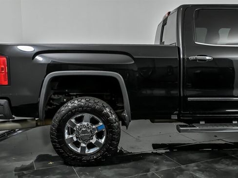 Used 2019 GMC Sierra 3500 Denali w/ Duramax Plus Package AWD/4WD image 10