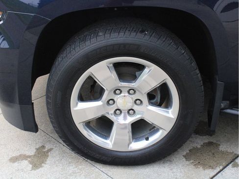 Used 2019 Chevrolet Tahoe LT w/ Luxury Package AWD/4WD image 13