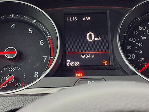 Used 2017 Volkswagen Golf S image 7