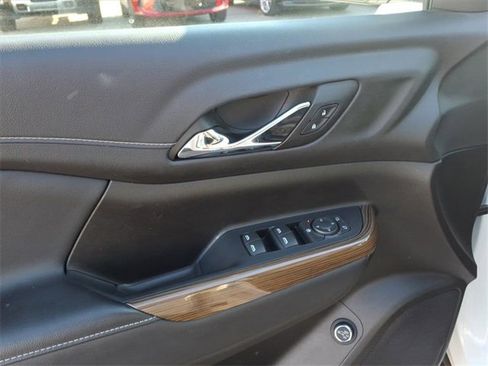 Used 2022 GMC Acadia SLE w/ Driver Convenience Package image 10