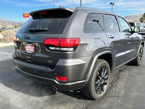Used 2021 Jeep Grand Cherokee Laredo X image 3