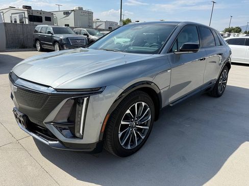 Used 2024 Cadillac Lyriq Sport AWD/4WD image 7