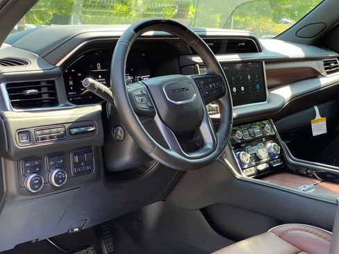 Used 2024 GMC Yukon Denali Ultimate AWD/4WD image 10