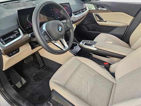 Used 2025 BMW X1 xDrive28i image 9