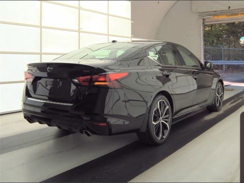 Certified 2023 Nissan Altima 2.5 SR w/ SR Premium Package FWD image 2