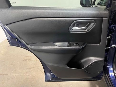Used 2025 Nissan Rogue SV FWD image 15