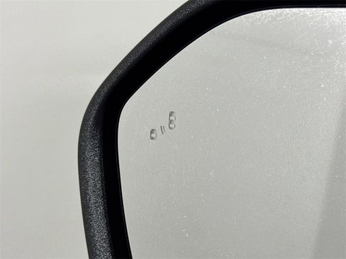 Used 2022 Ford Explorer XLT w/ Equipment Group 202A image 21