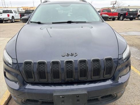 Used 2016 Jeep Cherokee Sport image 2