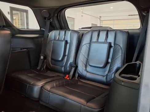 Used 2019 Ford Explorer Platinum AWD/4WD image 8