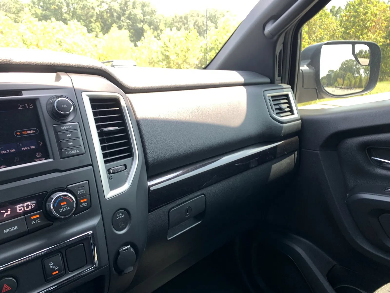 Used 2019 Nissan Titan SV w/ SV Convenience Package RWD image 16