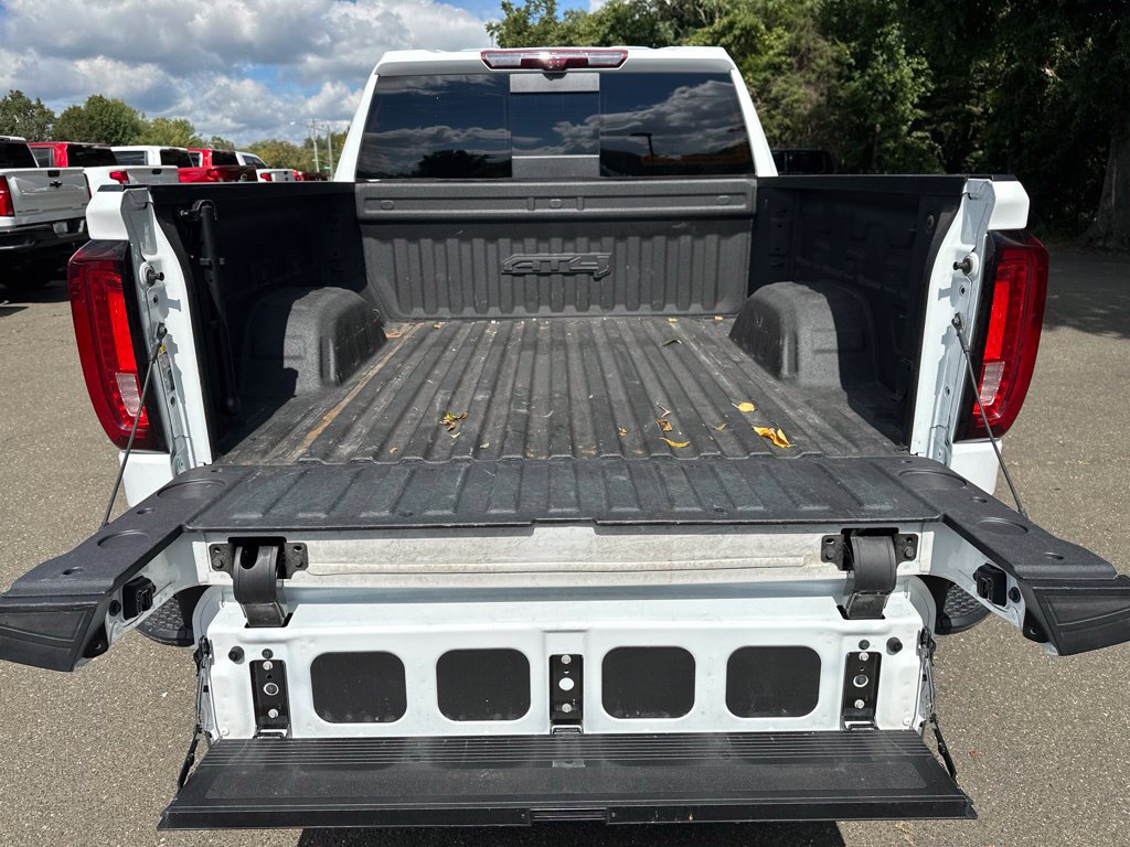 Used 2024 GMC Sierra 1500 AT4 w/ Technology Package AWD/4WD image 12