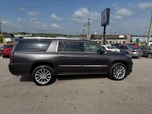 Used 2018 Cadillac Escalade ESV Premium Luxury AWD/4WD image 4