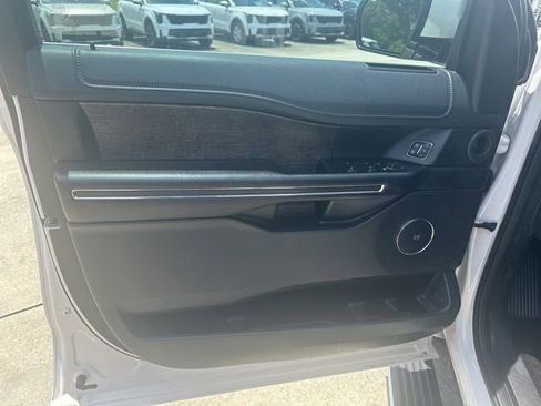 Used 2019 Ford Expedition Limited RWD image 11