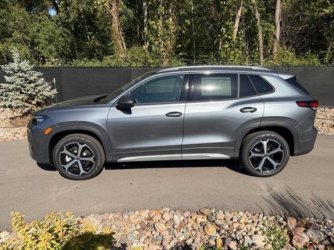 New 2026 Volkswagen Tiguan SE image 2