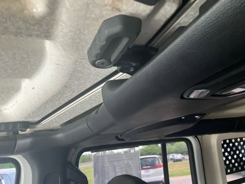 Used 2020 Jeep Wrangler Unlimited Sahara AWD/4WD image 19