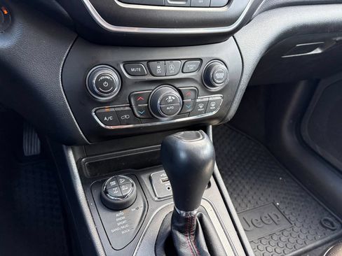 Used 2022 Jeep Cherokee Trailhawk w/ Trailer Tow Group AWD/4WD image 15