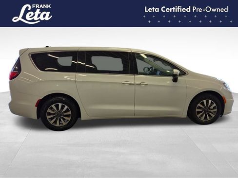 Used 2023 Chrysler Pacifica Touring-L FWD image 7
