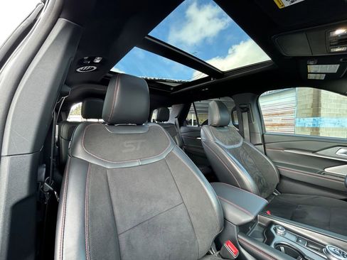 Used 2025 Ford Explorer ST image 27