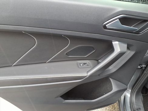 Used 2023 Volkswagen Tiguan SE R-Line image 34