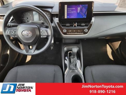 Used 2025 Toyota Corolla LE FWD image 25