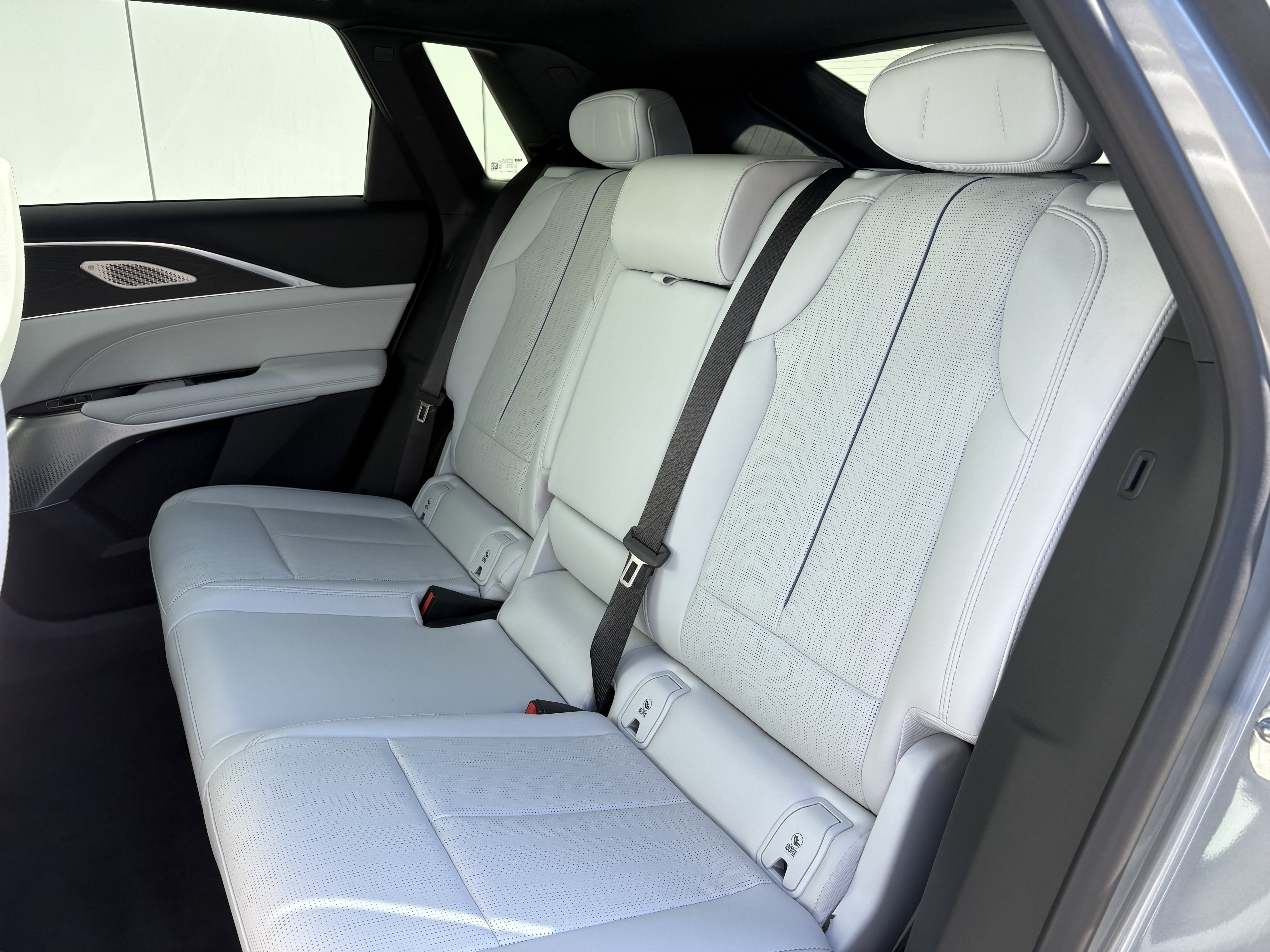 Used 2024 Cadillac Lyriq Luxury AWD/4WD image 13