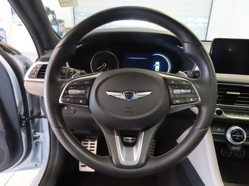 Used 2022 Genesis G70 3.3T RWD image 9