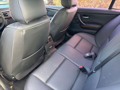 Used 2006 BMW 330i Sedan RWD image 5