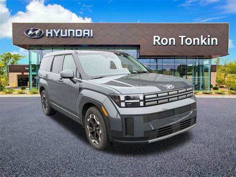 Used 2025 Hyundai Santa Fe SE image 2