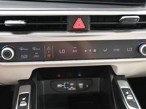 Used 2024 Kia Sorento S w/ Panoramic Sunroof Package FWD image 22