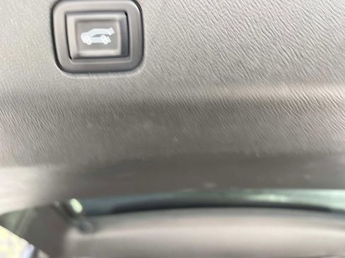 Used 2022 Chevrolet Suburban RST w/ Luxury Package image 21