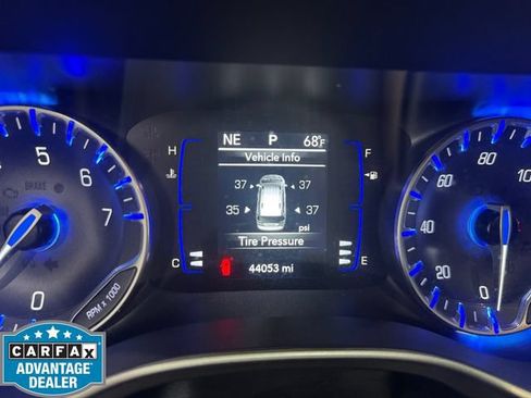 Used 2020 Chrysler Pacifica Touring w/ Cold Weather Group FWD image 2
