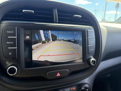 Used 2025 Kia Soul LX FWD image 38