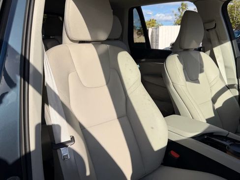 Used 2023 Volvo XC90 T8 Plus image 13