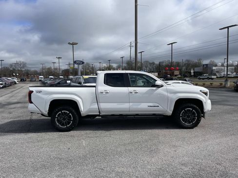 Used 2024 Toyota Tacoma TRD Sport image 2