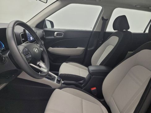 Used 2025 Hyundai Venue SEL FWD image 17