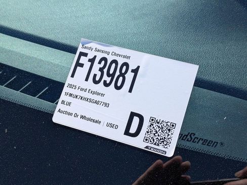 Used 2025 Ford Explorer ST-Line w/ Premium Package image 7