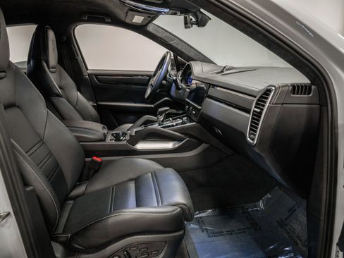 Used 2023 Porsche Cayenne Turbo GT image 30