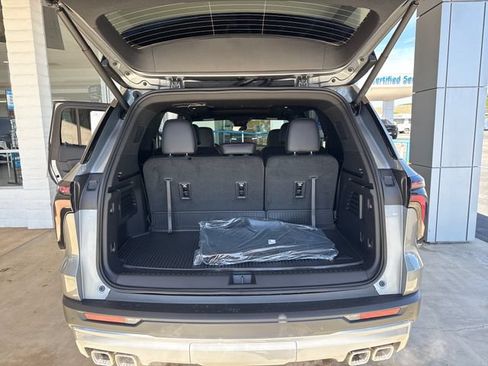 New 2026 Chevrolet Traverse Z71 w/ Enhanced Driving Package AWD/4WD image 26