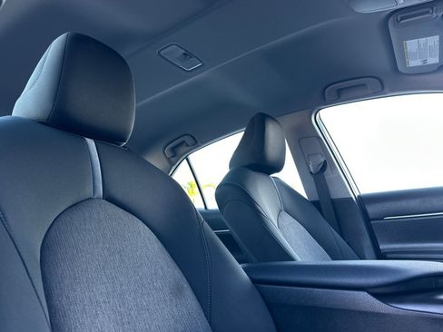 Used 2021 Toyota Camry LE image 19