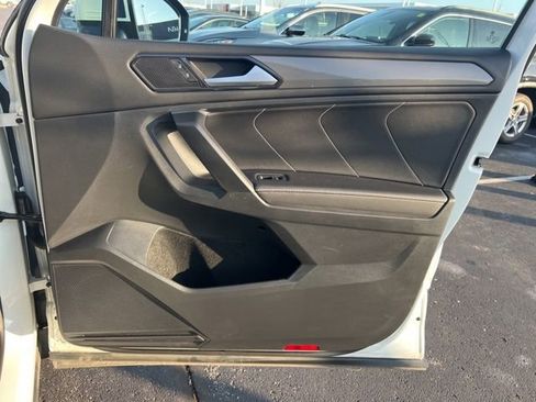 Used 2023 Volkswagen Tiguan SE image 34